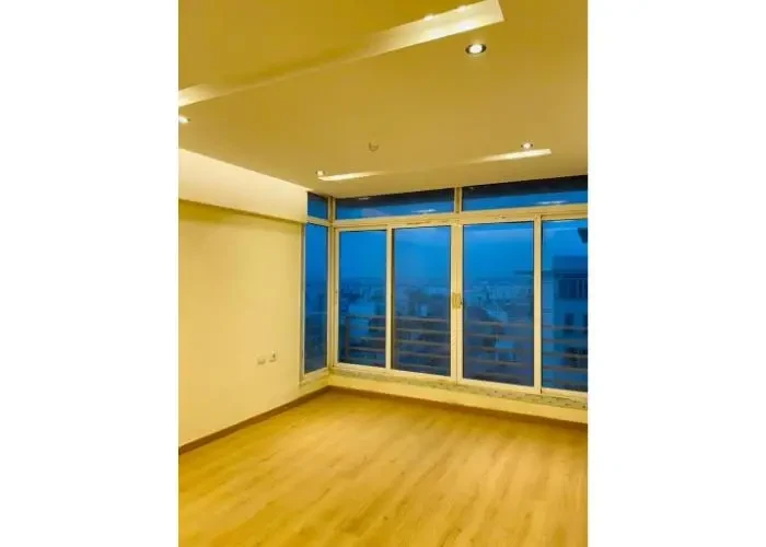 Flat For Rent In Hyde Park