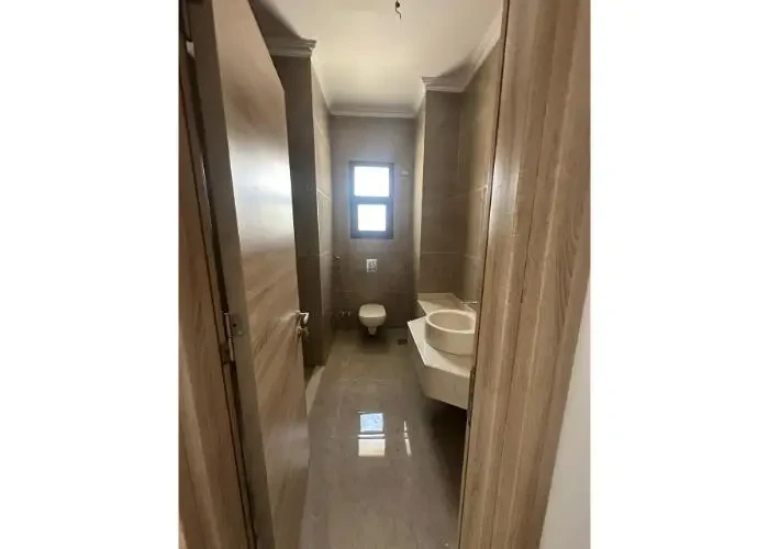 شقه للأيجار بالمطبخ والتكيفات في ميفدا