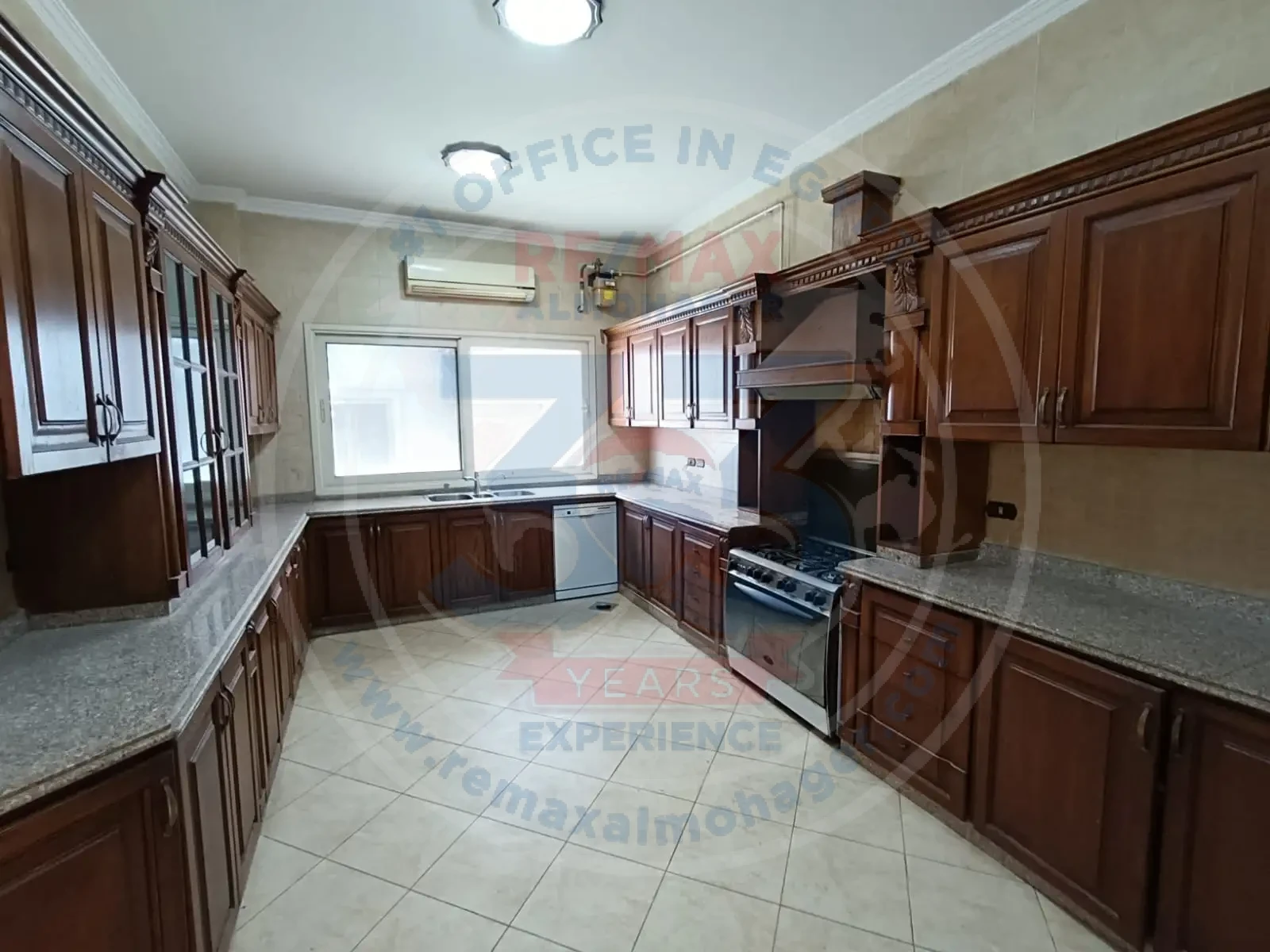 Apartment for rent in West Golf, 4 bedrooms