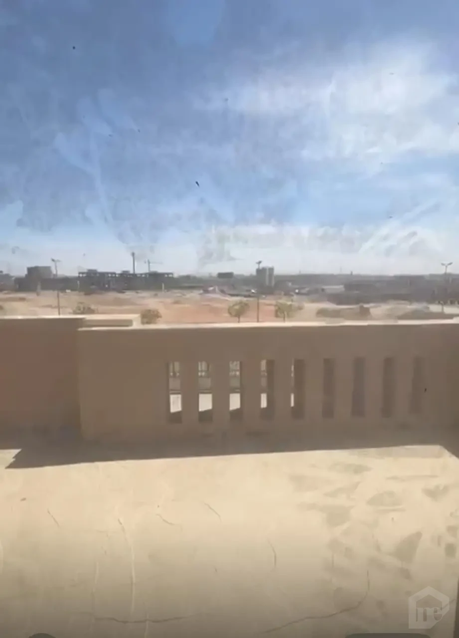 فيلا 300م + حديقة 115م للبيع في تاج سيتي