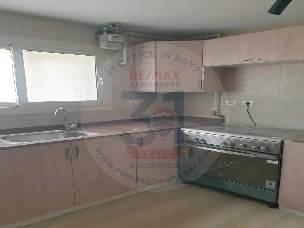 Beautiful Semi-Furnished Apartment with Kitchen and Appliances