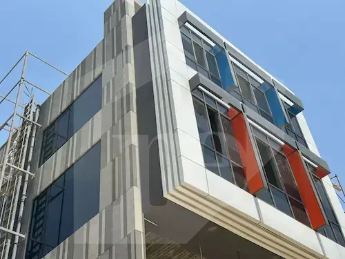 محل للبيع بمول ايليت 84 متر  في موقع متميز