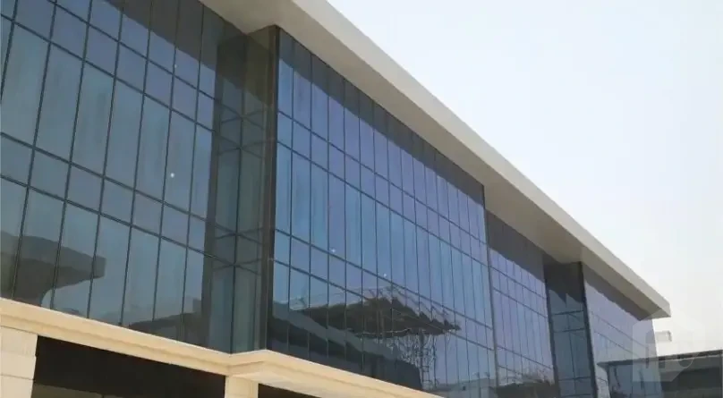 محل تجاري للبيع أمام الجامعة الأمريكية – القاهرة الجديدة