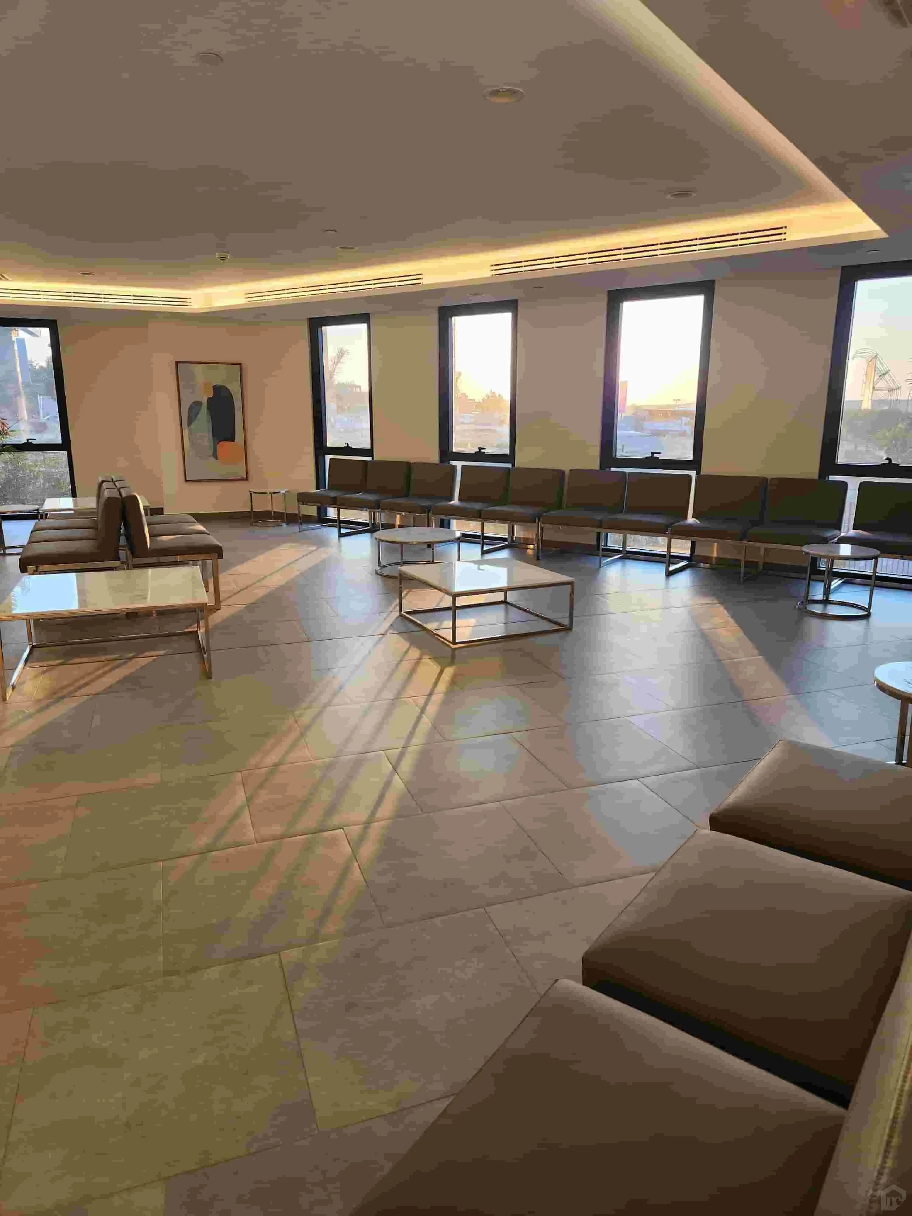 عيادة طبية مميزة للإيجار في بيفرلي هيلز | موقع استراتيجي في مركز طبي