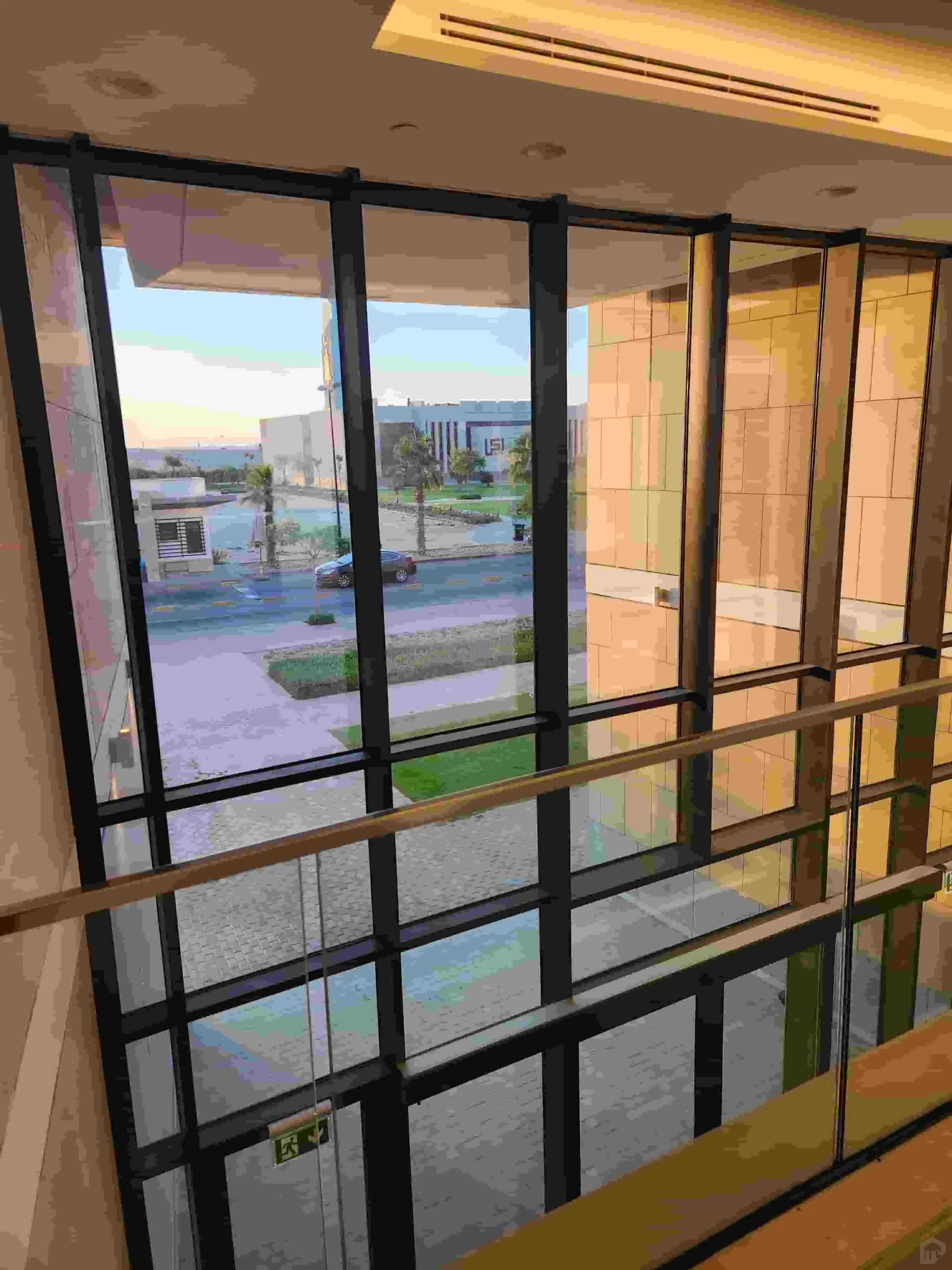 مكتب طبي حديث للإيجار في بيفرلي هيلز | جاهز لبدء العمل