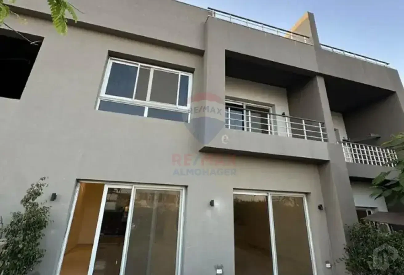 Spacious Townhouse with Two Gardens | Etapa, Sheikh Zayed