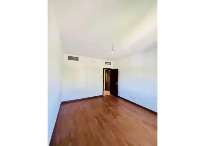 فيلا للأيجار بالمطبخ والتكيفات