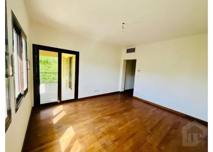 فيلا للأيجار في ميفيدا