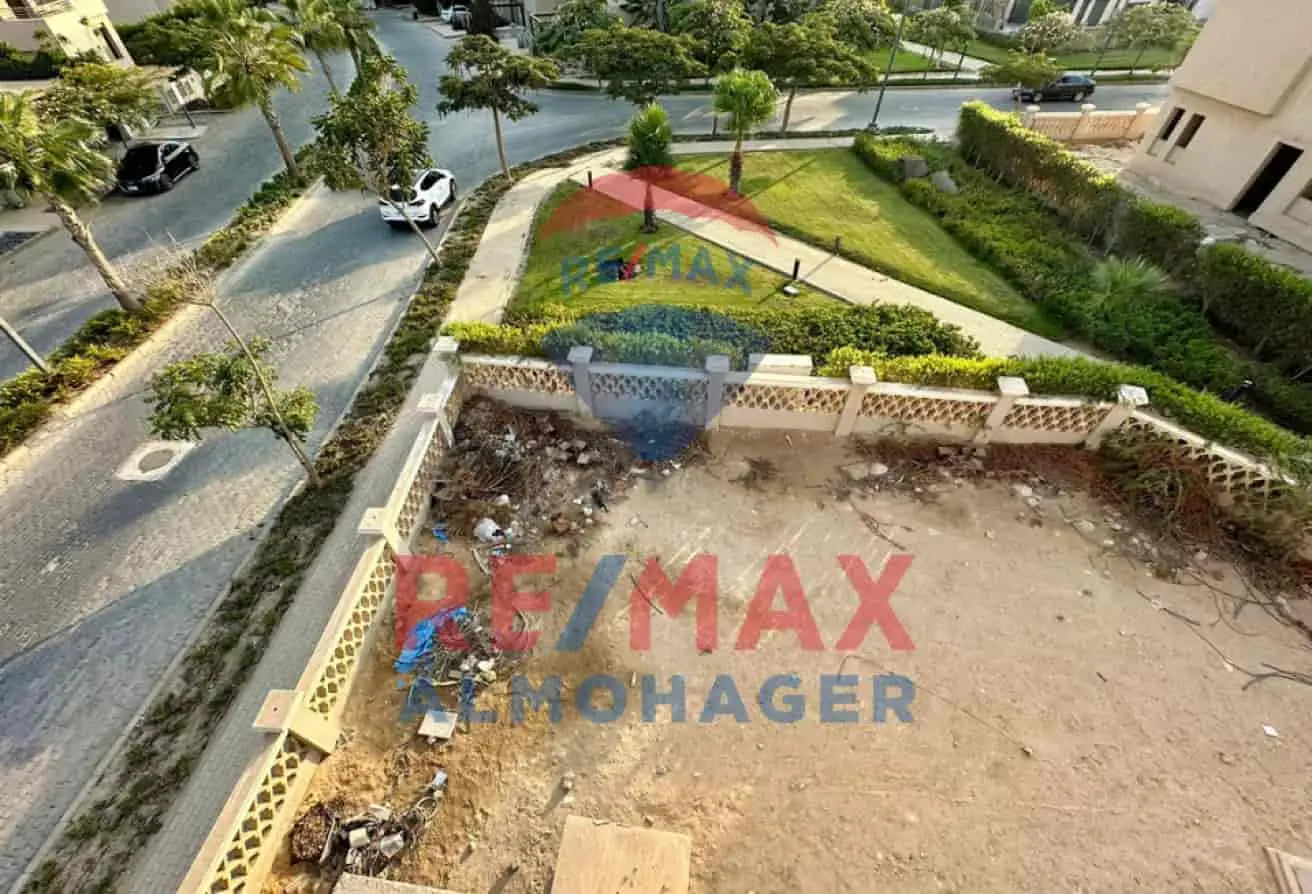 Twin House for Sale at the Highest Point of the Compound – Golf Extension