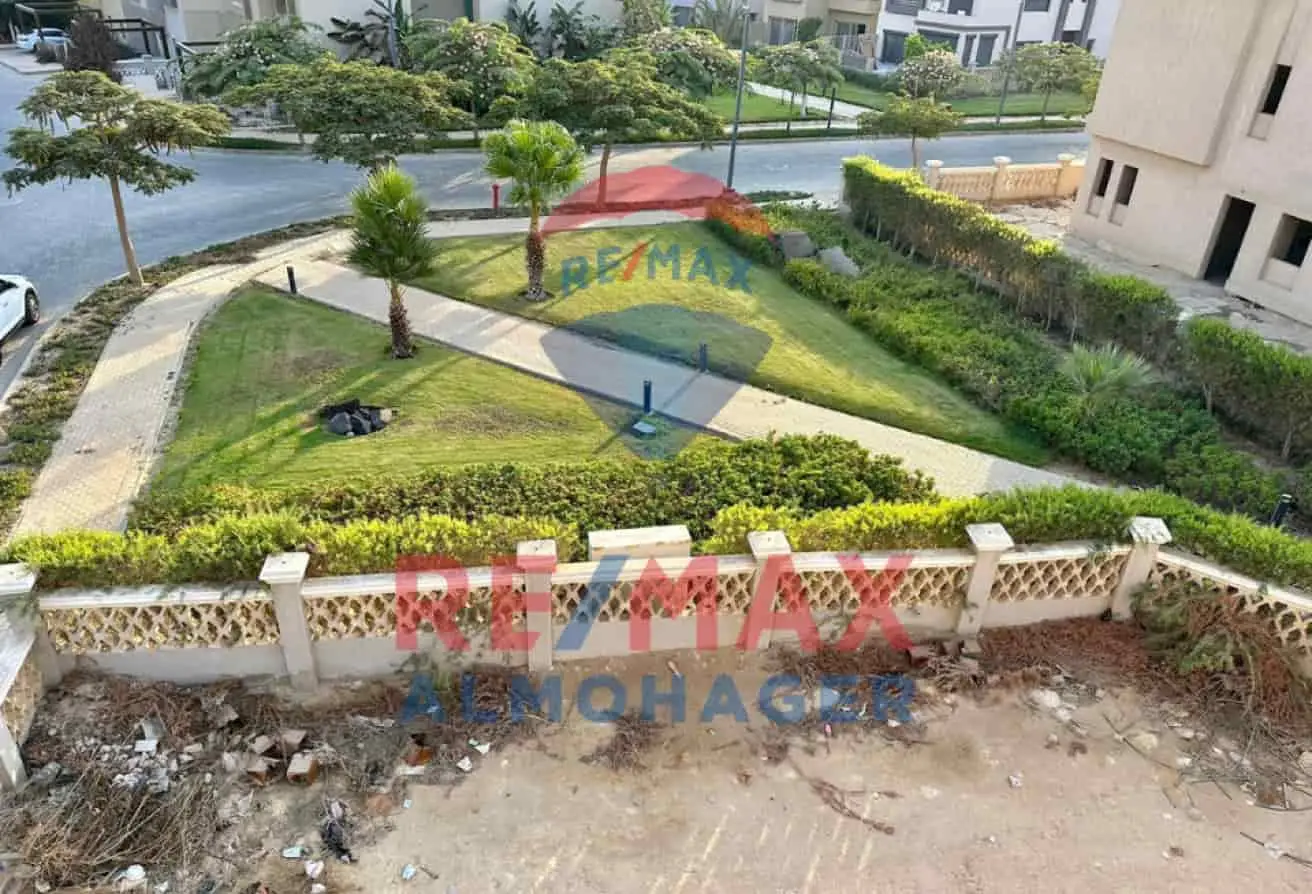 Twin House with Panoramic View in Golf Extension – Now for Sale