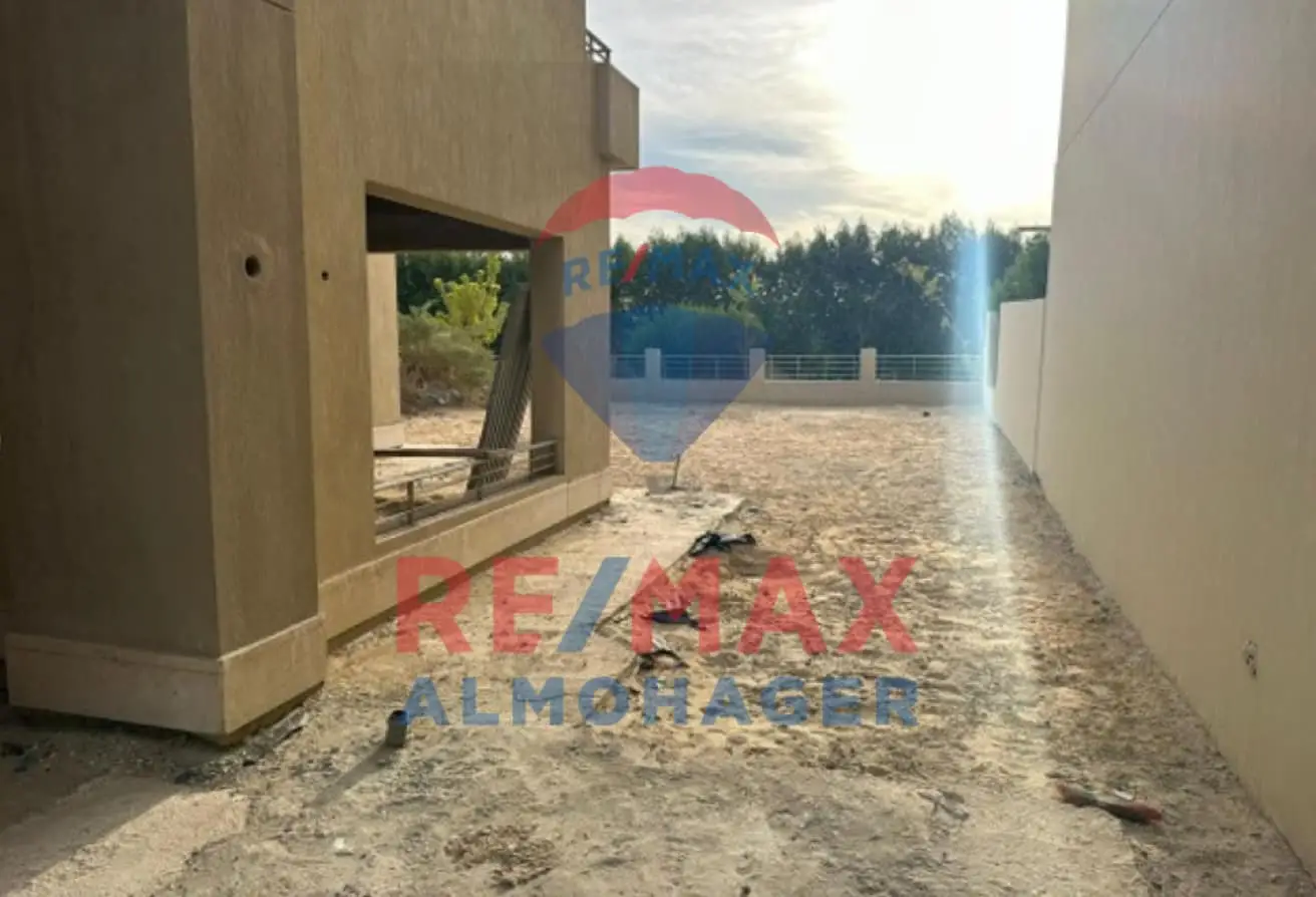 For Sale: Luxury Twin House in Golf Extension – Top Level with Scenic View