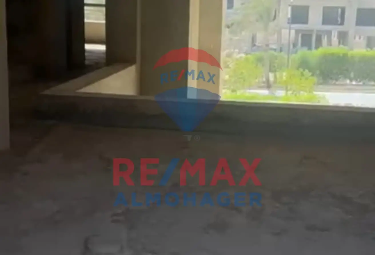 Twin House with Panoramic View in Golf Extension – Now for Sale
