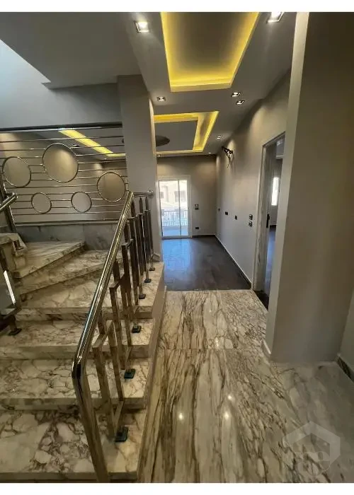 فيلا 5 غرف للأيجار في ميفيدا