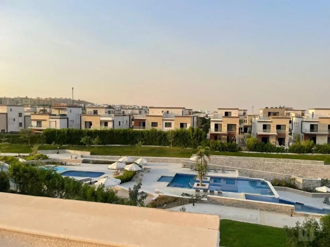 للبيع فيلا مستقلة في كومباوند ازار