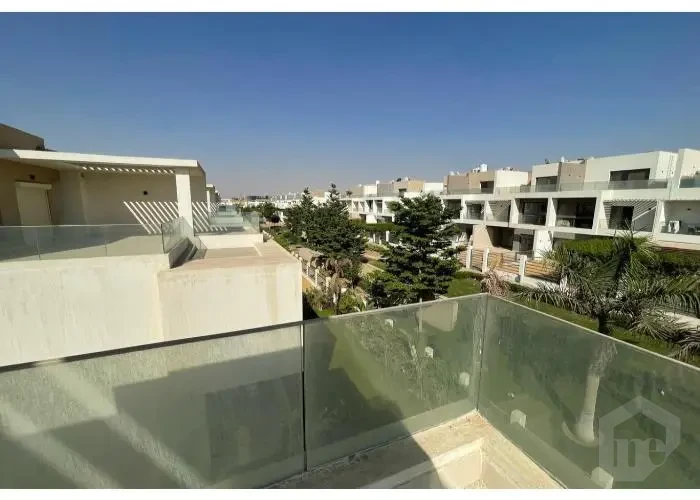 ستاند الون للبيع في فيفث سكوير