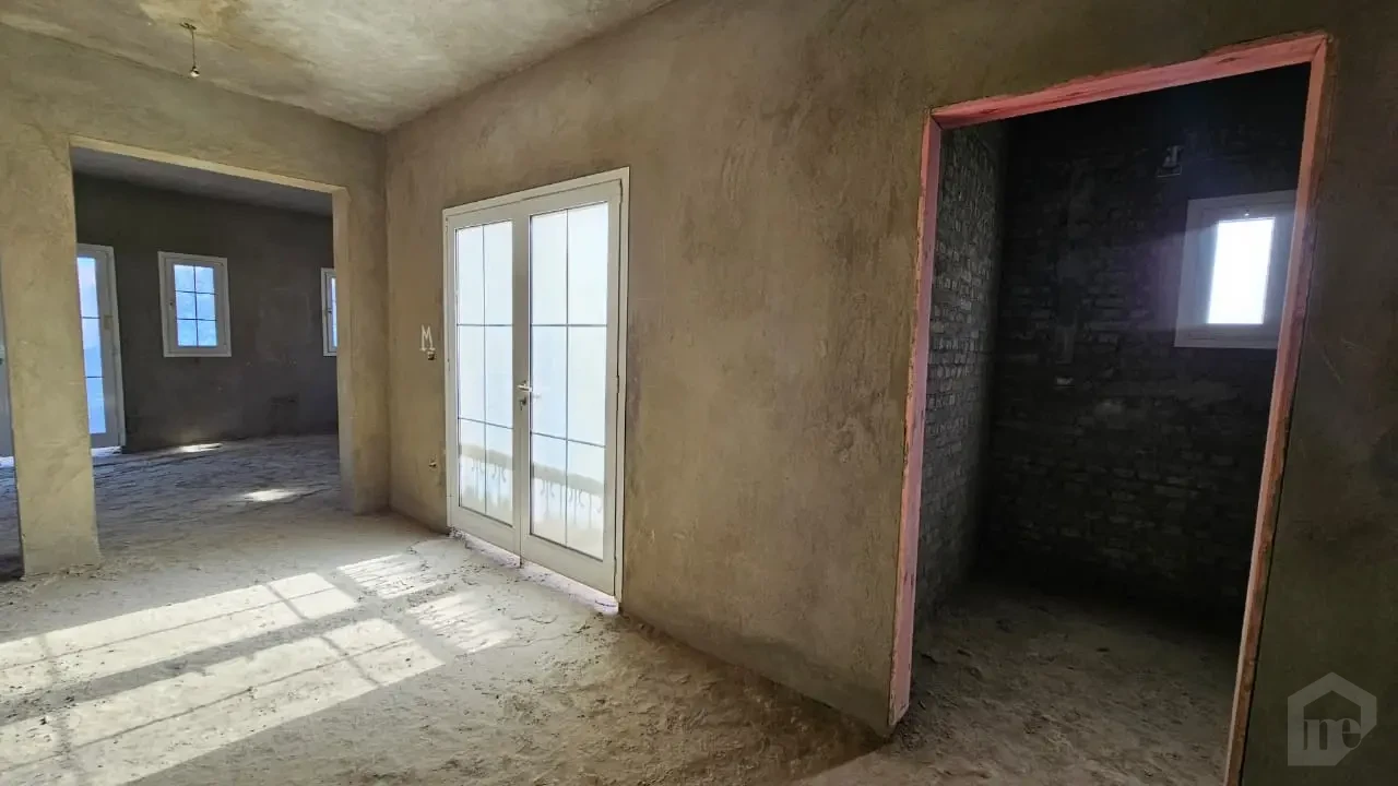 فيلا مستقلة للبيع في هايد بارك – الجاروبو