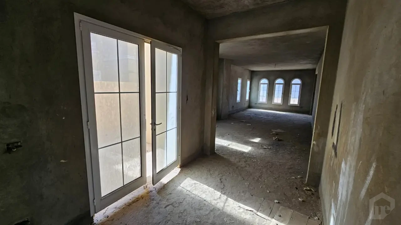 فيلا مستقلة للبيع في هايد بارك – الجاروبو