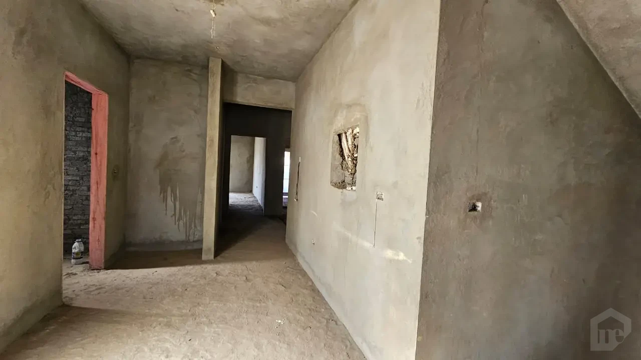 فيلا نصف تشطيب بتصميم إسباني في هايد بارك