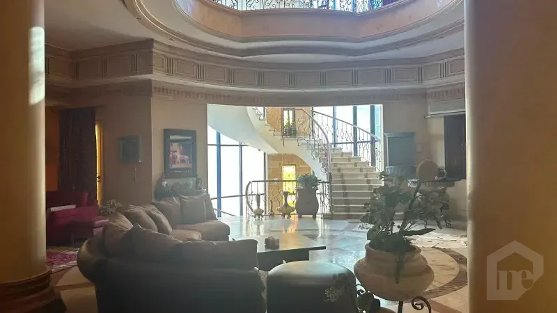 فيلا فاخرة للبيع في قلب التجمع الأول