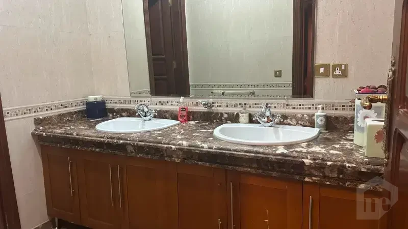 فيلا استثنائية للبيع بأرقى مواقع التجمع الأول