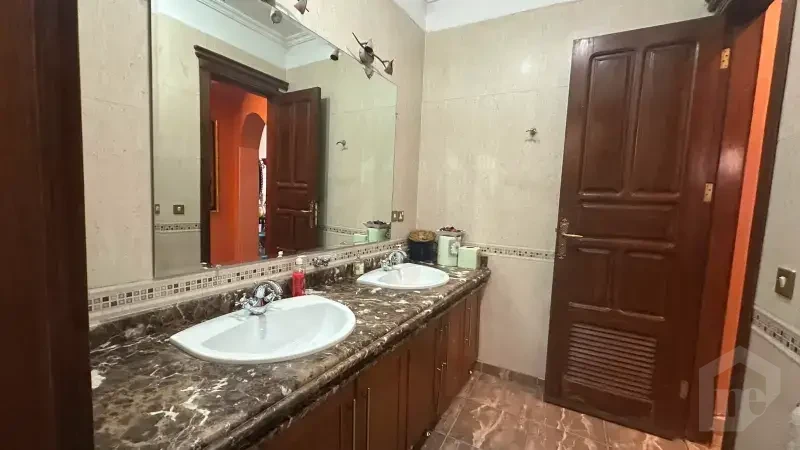 فيلا فاخرة للبيع في قلب التجمع الأول