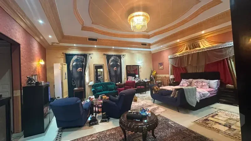 فيلا استثنائية للبيع بأرقى مواقع التجمع الأول