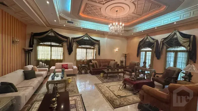 فيلا فاخرة للبيع في قلب التجمع الأول