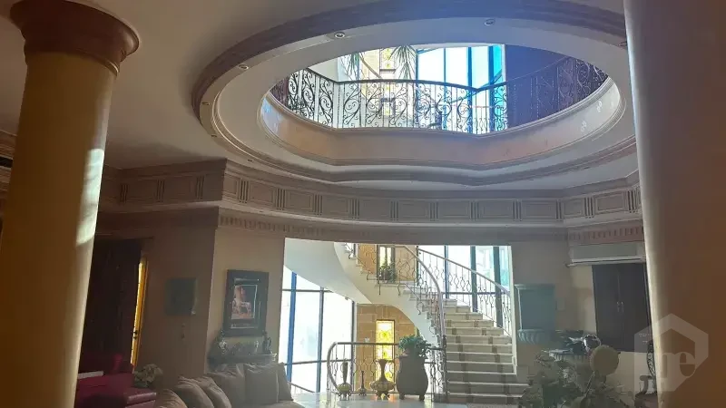 فيلا استثنائية للبيع بأرقى مواقع التجمع الأول