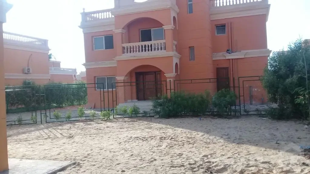 فيلا مستقلة للبيع في كمبوند ستيلا مصر الجديدة