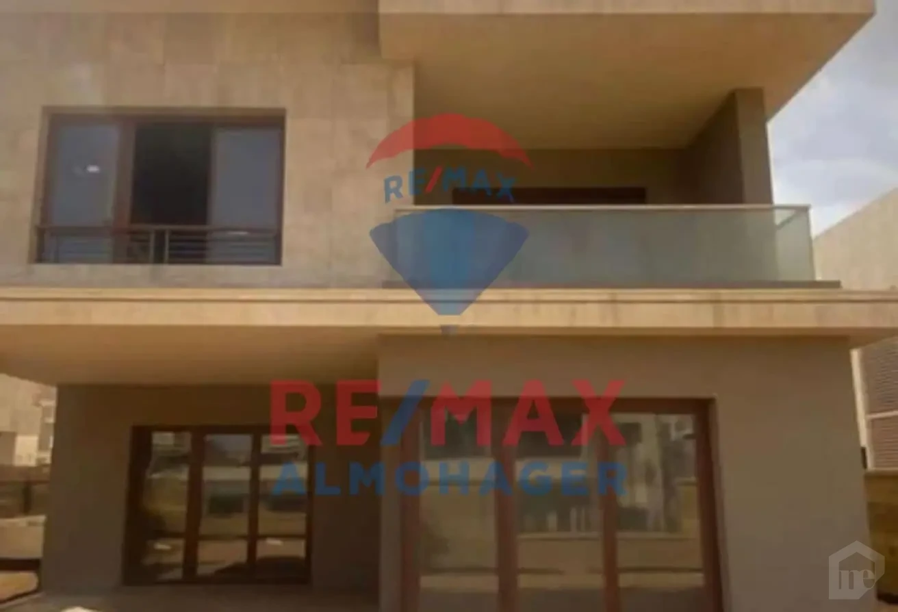 Luxury Villa with Basement for Sale in Pyramids Heights