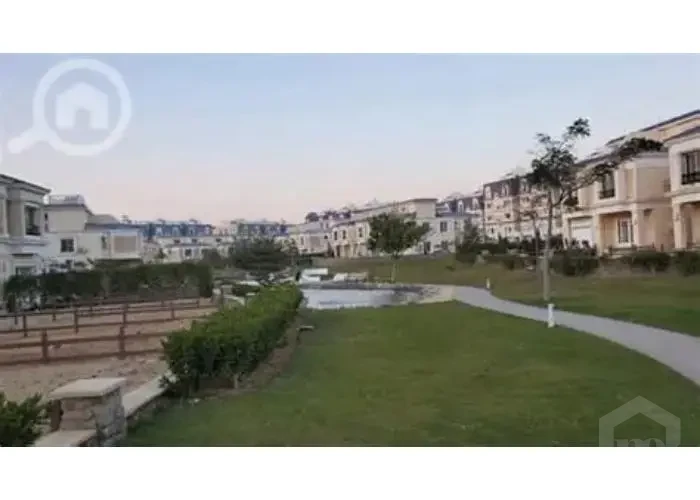 تاون هاوس نصف تشطيب في ماونتن فيو هايد بارك