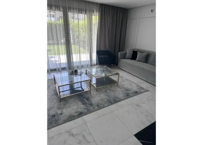 Villa For Rent In Hyde park