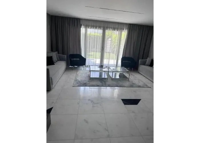 Town House For Rent In Hyde Park