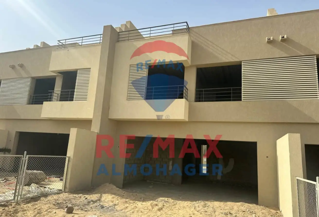 Townhouse for sale in the crown - palm hills, 6th October   Ready to move   Semi finished