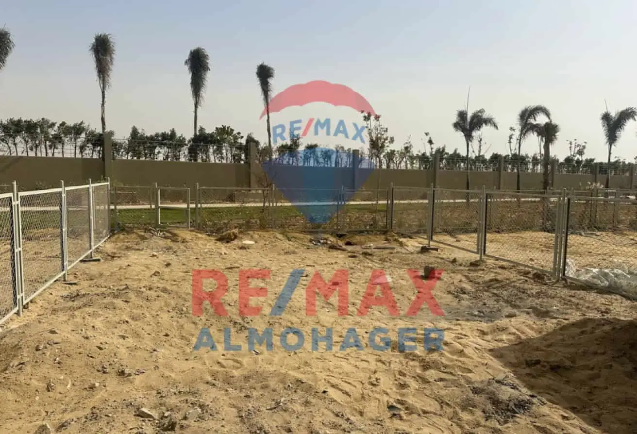 Townhouse for sale in the crown - palm hills, 6th October   Ready to move   Semi finished