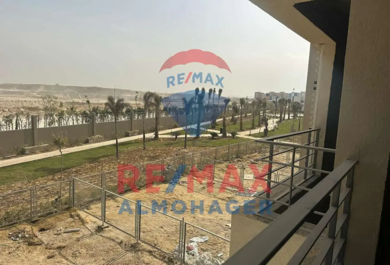 Townhouse for sale in the crown - palm hills, 6th October   Ready to move   Semi finished