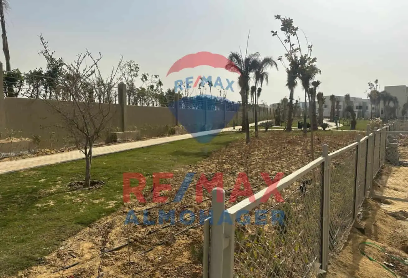 Townhouse for sale in the crown - palm hills, 6th October   Ready to move   Semi finished
