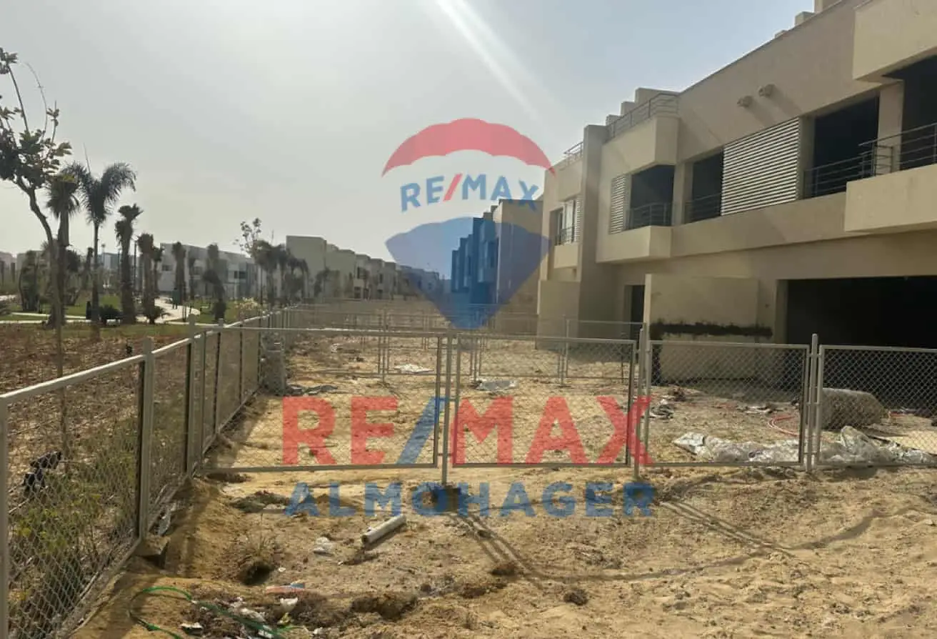 Townhouse for sale in the crown - palm hills, 6th October   Ready to move   Semi finished