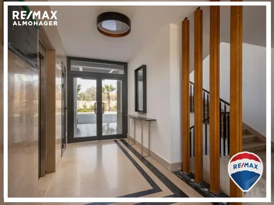 The Perfect Family Home – Middle Townhouse for Sale in Pyramids Hills!