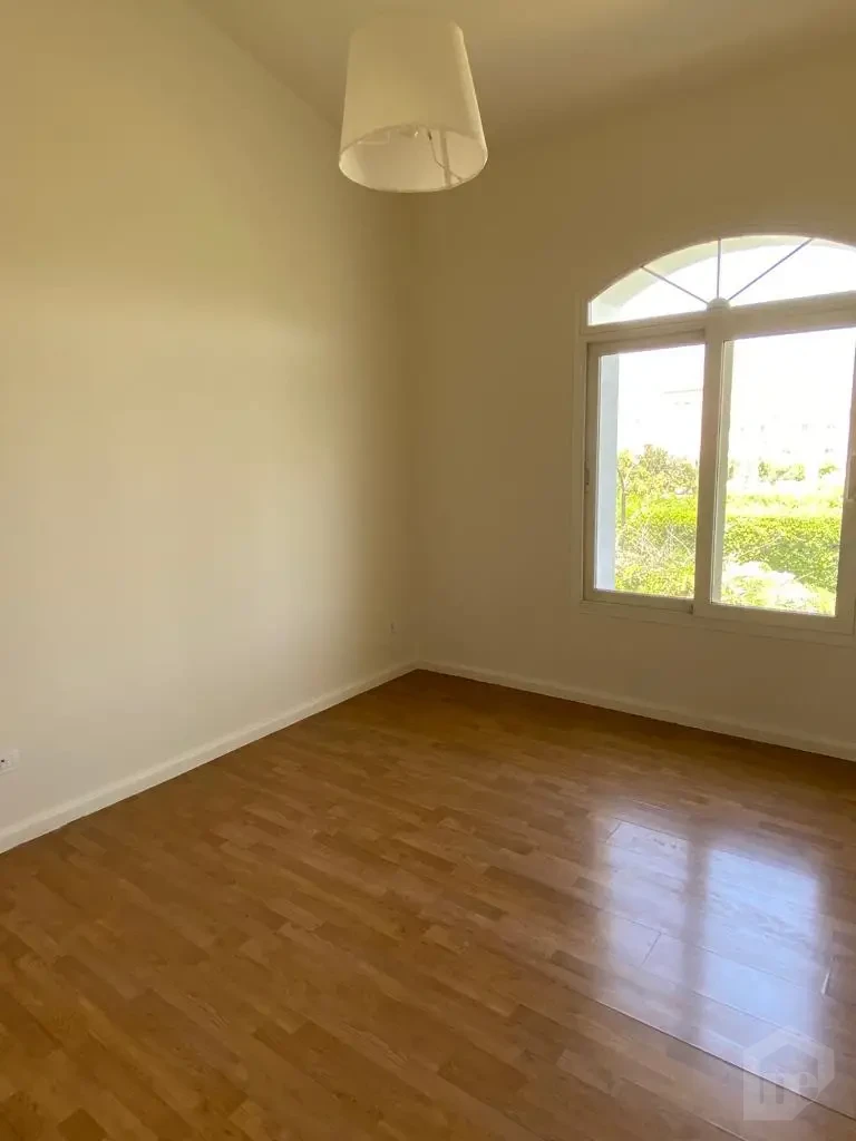 توين هاوس للأيجار في قطاميه هايتس مطبخ وتكيفات