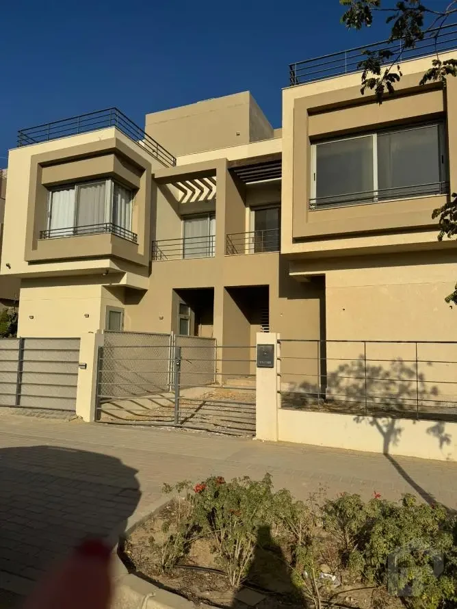 توين هاوس للبيع بالم هيلز