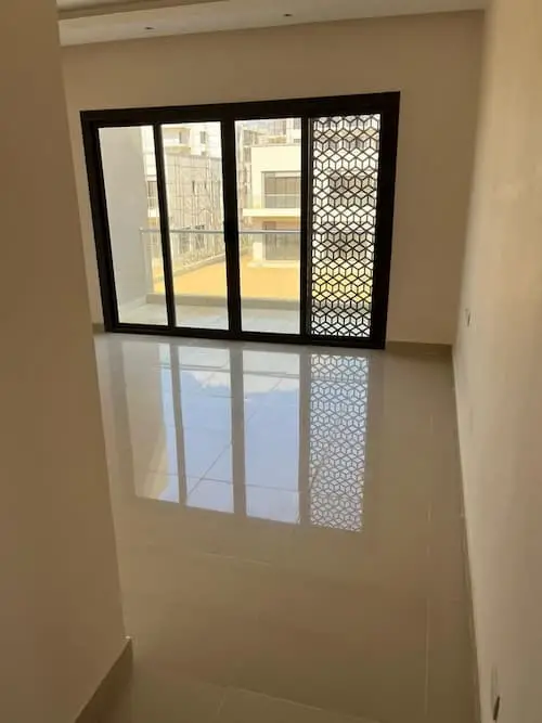 توين هاوس للبيع في جولدن سكوير