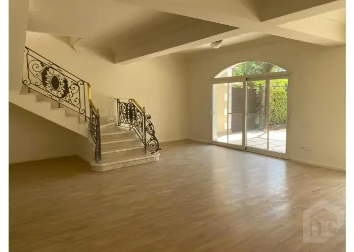 فيلا للأيجار مطبخ وتكيفات في قطاميه هايتس