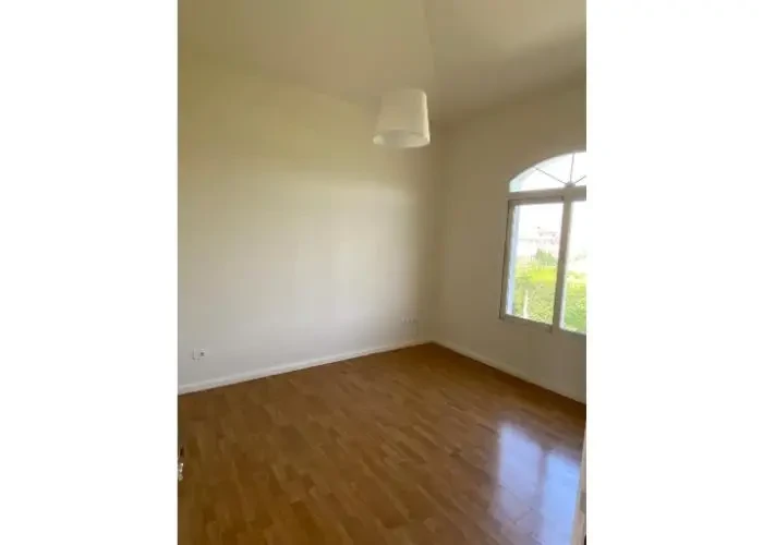 توين هاوس للأيجار مطبخ وتكيفات في قطاميه هايتس