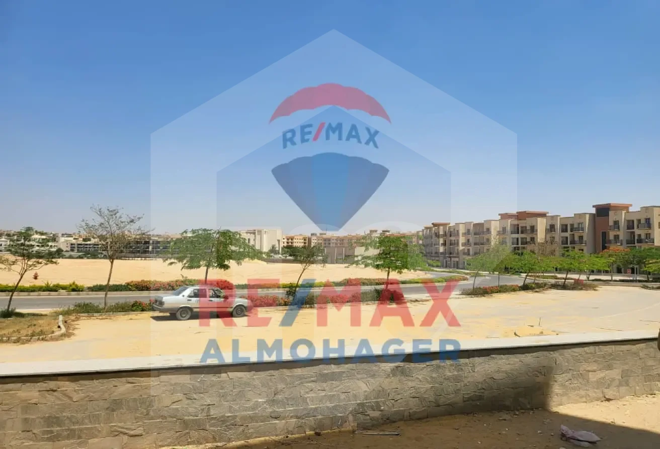 موقع مميز: محلان للإيجار في مجمع نيوم - إطلالة مباشرة على ستانلي