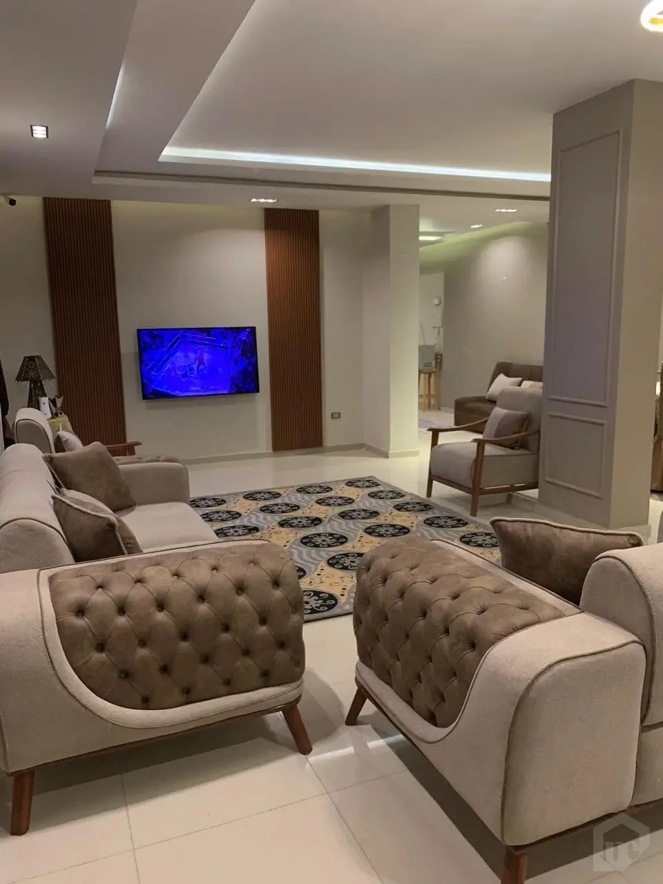 شقة حصرية 250 متر بحدائق خاصة | الحي السادس عشر الشيخ زايد | 3 غرف نوم