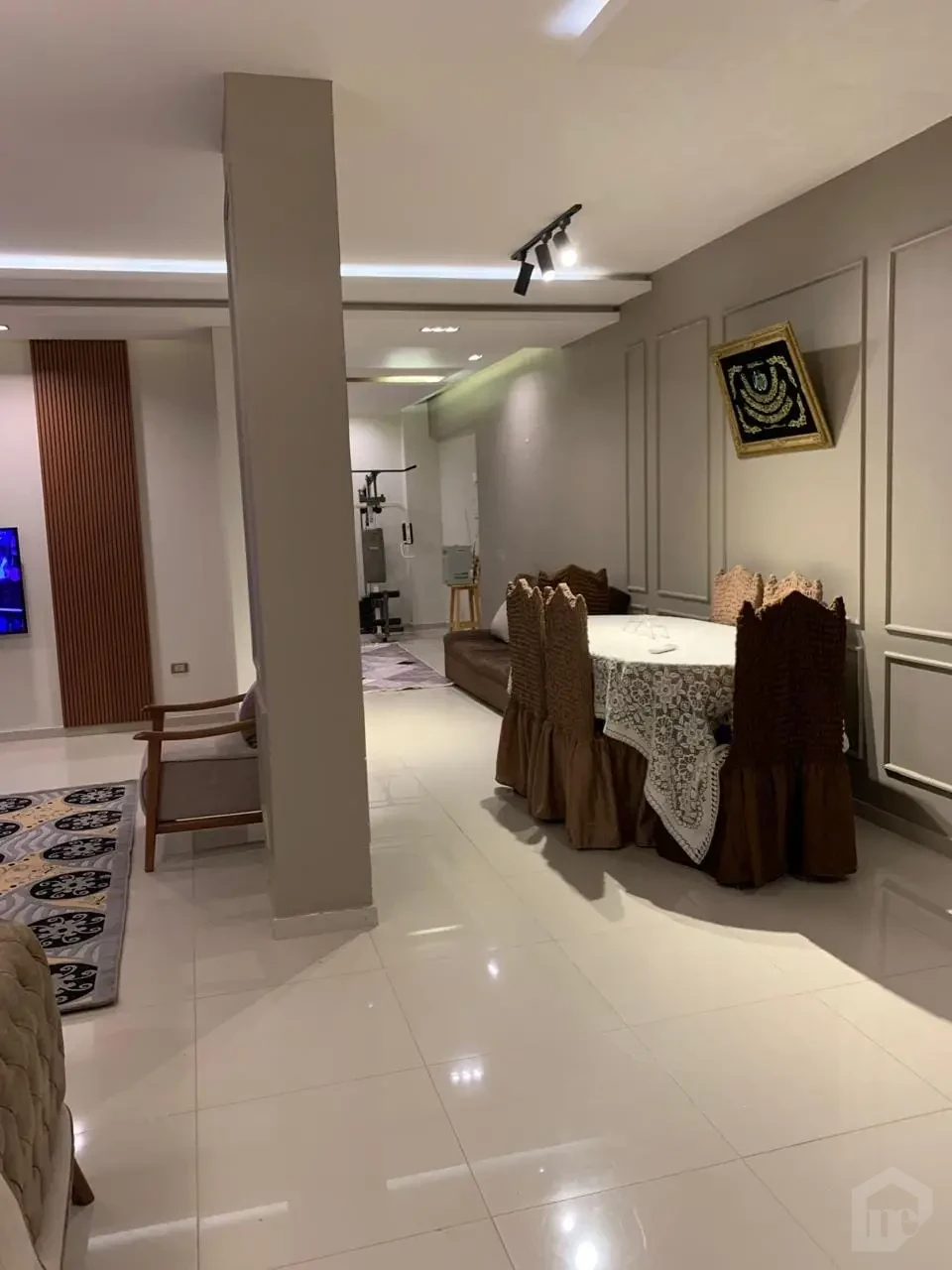 شقة أرضي نادرة بمدخل خاص | حديقتين | الحي السادس عشر الشيخ زايد