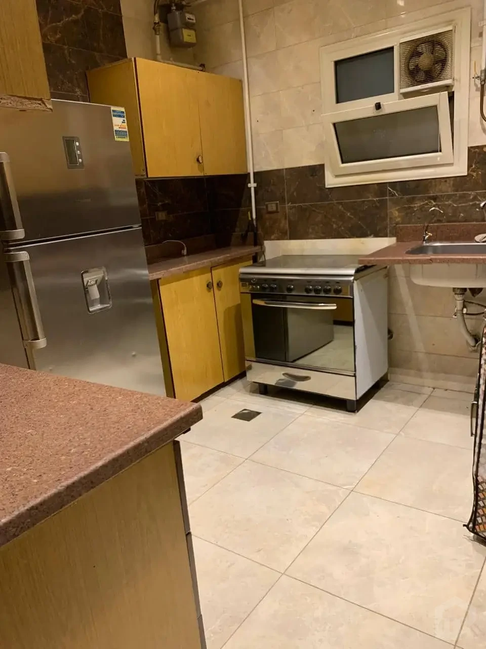 شقة بنمط الفيلا مع حدائق خاصة للبيع | الحي السادس عشر الشيخ زايد | 250 متر