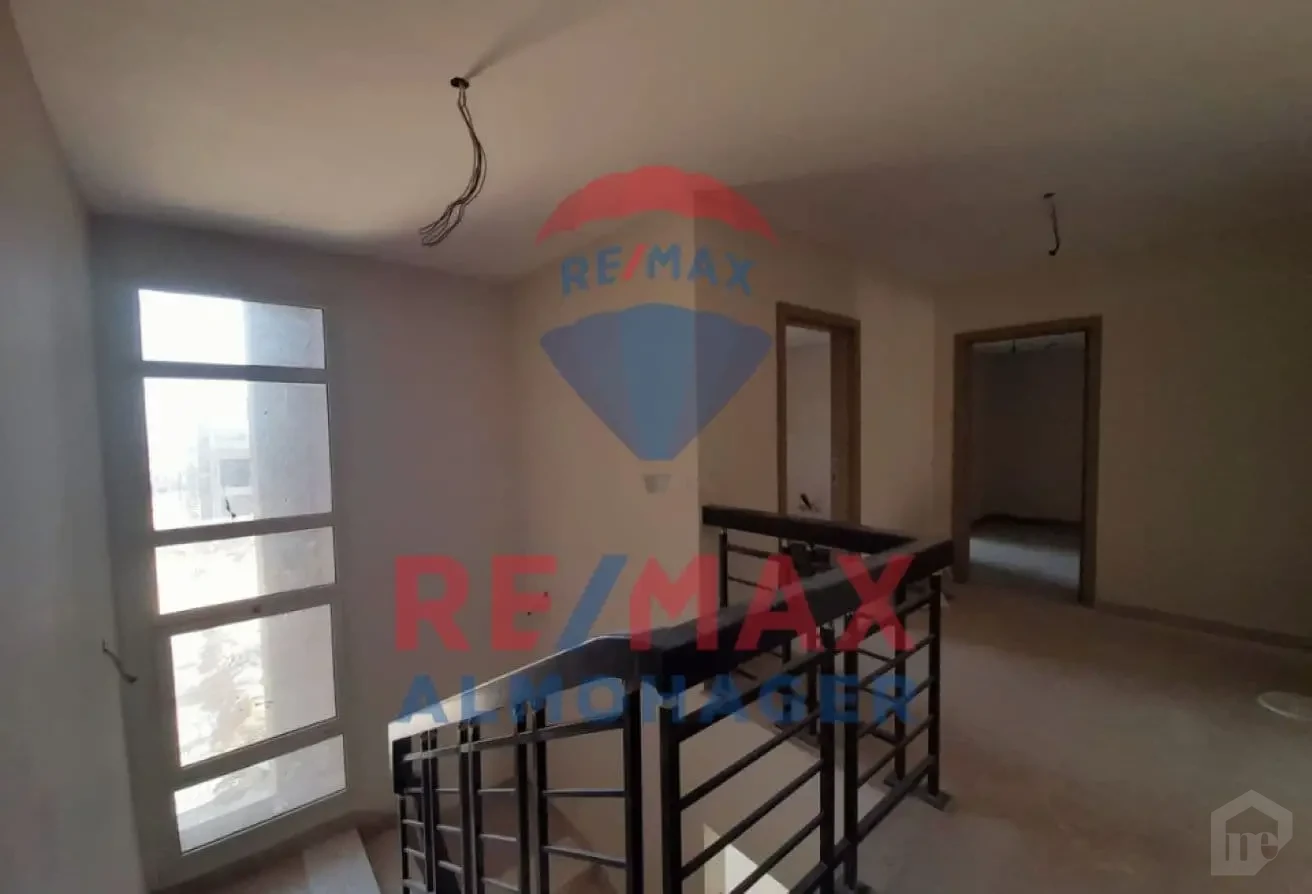 Premium Upper Duplex with Panoramic Pyramids View