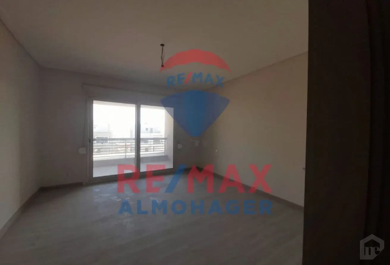Smart Investment: Fully Finished Upper Duplex Overlooking the Pyramids